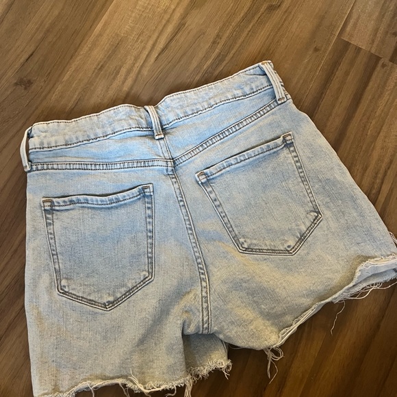 Old Navy Distressed Light Wash Shorts - Picture 6 of 7
